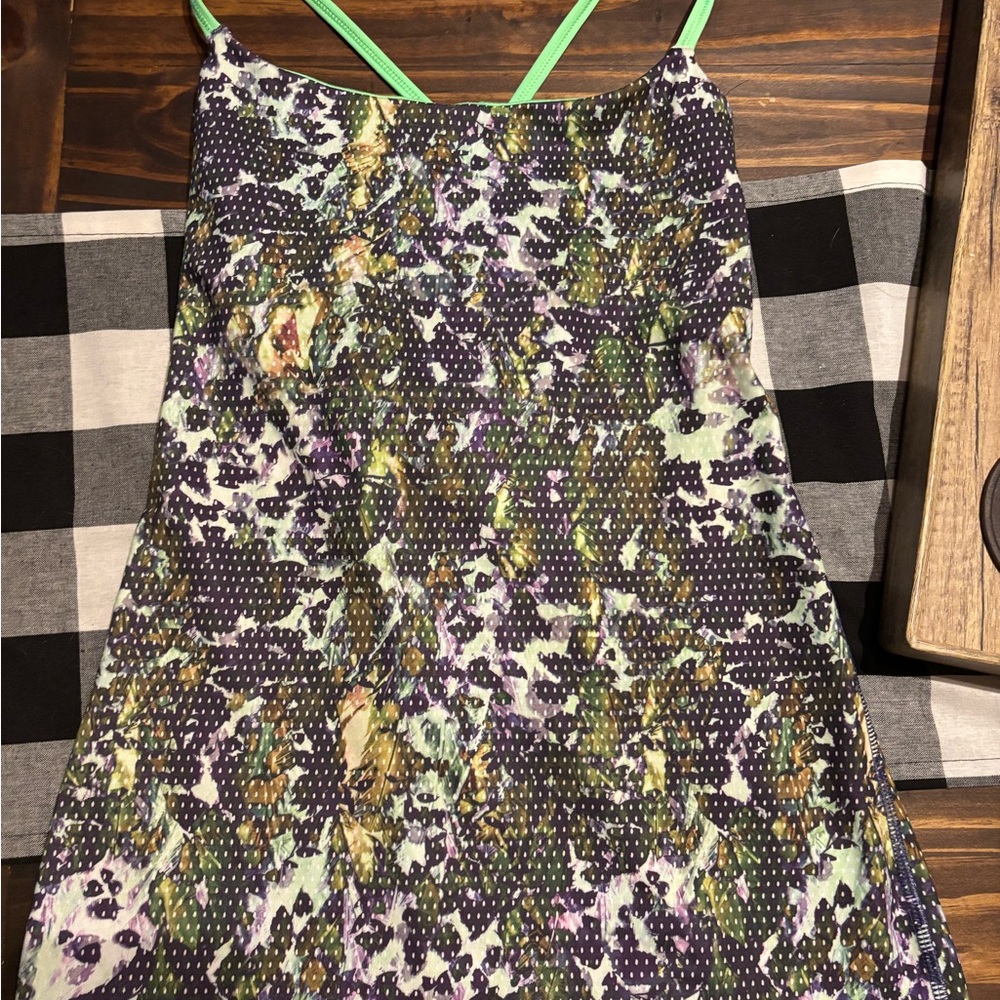 Lululemon dancing warrior tank 4 white floral pistachio